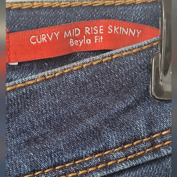 Guess curvy mid rise skinny beyla fit euc - Picture 4 of 7